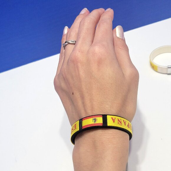 Vintage Espana Spain Flag Cuff Bracelets Pair - Picture 6 of 7